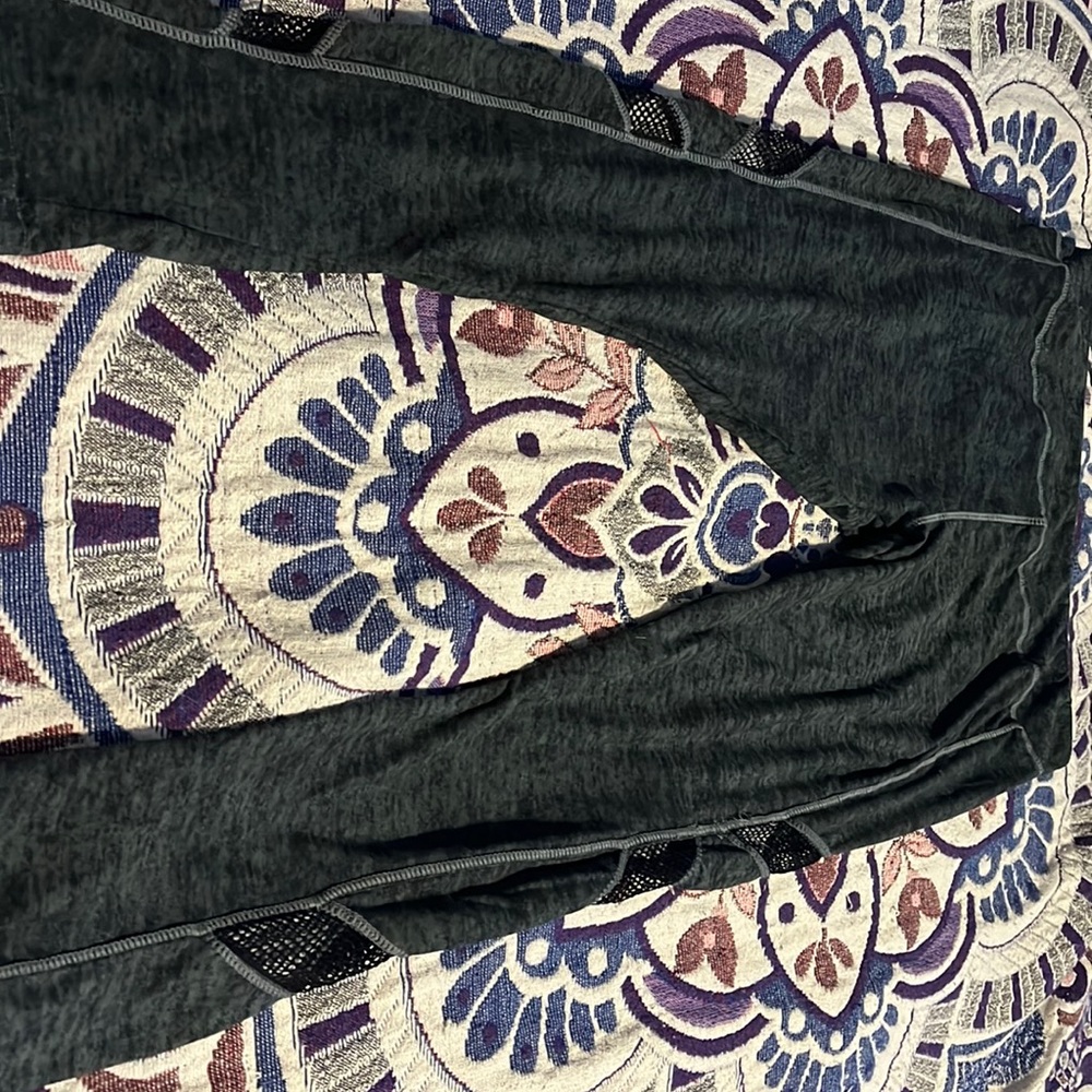 Workout leggings with with decorative mesh on the outer part of each leg.